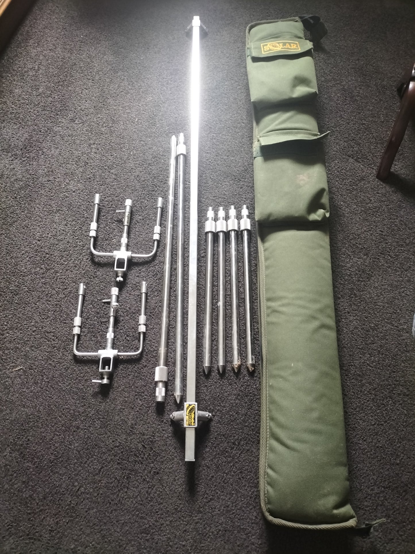 Solar Globetrotter Original Rod Pod Comes with 2 Triposts and Extras Used